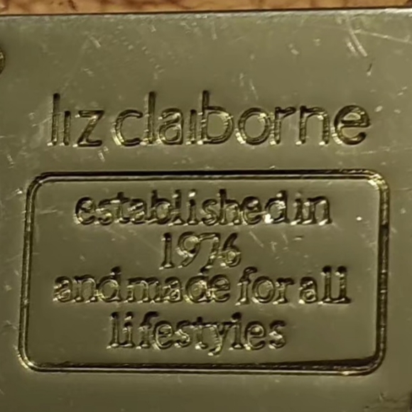 Liz Claiborne peach beautiful wallet - Picture 9 of 9